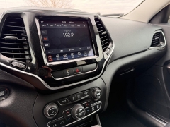 Used 2019  Jeep Cherokee 4d SUV 4WD Limited 3&period;2L at Rooster Auto Sales near Vinton&comma; IA