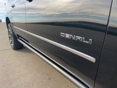 Used 2019  GMC Yukon XL 4d SUV 4WD Denali at Rooster Auto Sales near Vinton&comma; IA