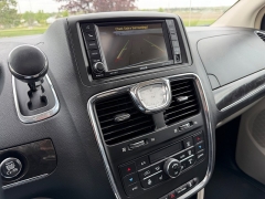 Used 2016  Chrysler Town & Country 4d Wagon Touring L at Rooster Auto Sales near Vinton&comma; IA