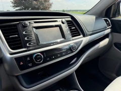 Used 2014  Toyota Highlander 4d SUV AWD LE Plus at Rooster Auto Sales near Vinton&comma; IA