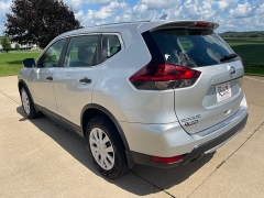 Used 2018 Nissan Rogue 4d SUV AWD S at Rooster Auto Sales near Vinton, IA