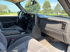 Used 2005  Chevrolet Silverado 1500 4WD Crew Cab LS at Rooster Auto Sales near Vinton&comma; IA