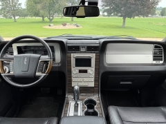 Used 2010  Lincoln Navigator L 4d SUV 4WD Elite at Rooster Auto Sales near Vinton&comma; IA