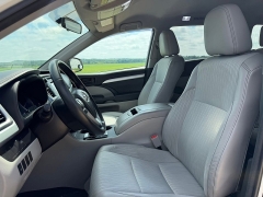Used 2014  Toyota Highlander 4d SUV AWD LE Plus at Rooster Auto Sales near Vinton&comma; IA