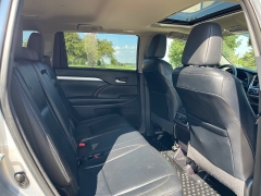 Used 2014 Toyota Highlander 4d SUV AWD XLE at Rooster Auto Sales near Vinton, IA