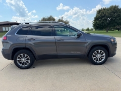 Used 2019  Jeep Cherokee 4d SUV 4WD Latitude Plus Altitude 2&period;4L at Rooster Auto Sales near Vinton&comma; IA