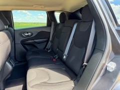 Used 2017  Jeep Cherokee 4d SUV 4WD Latitude V6 at Rooster Auto Sales near Vinton&comma; IA