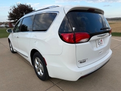 Used 2017  Chrysler Pacifica 4d Wagon Touring-L Plus at Rooster Auto Sales near Vinton&comma; IA