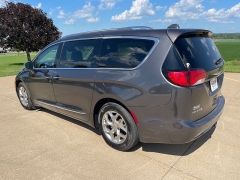 Used 2017 Chrysler Pacifica 4d Wagon Limited at Rooster Auto Sales near Vinton, IA