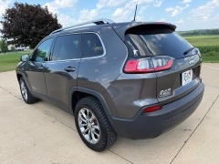 Used 2019  Jeep Cherokee 4d SUV 4WD Latitude Plus Altitude 2&period;4L at Rooster Auto Sales near Vinton&comma; IA