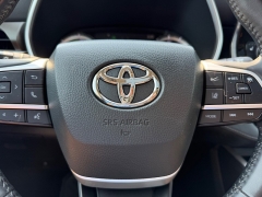 Used 2022  Toyota Highlander Hybrid XLE AWD at Rooster Auto Sales near Vinton&comma; IA