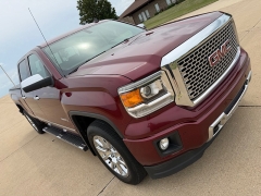 Used 2014  GMC Sierra 1500 4WD Crew Cab Denali at Rooster Auto Sales near Vinton&comma; IA