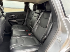Used 2019  Jeep Cherokee 4d SUV 4WD Limited 3&period;2L at Rooster Auto Sales near Vinton&comma; IA