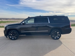 Used 2019  GMC Yukon XL 4d SUV 4WD Denali at Rooster Auto Sales near Vinton&comma; IA