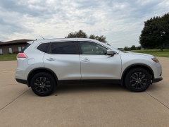 Used 2014  Nissan Rogue 4d SUV AWD SL at Rooster Auto Sales near Vinton&comma; IA