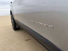 Used 2019  Jeep Cherokee 4d SUV 4WD Limited 3&period;2L at Rooster Auto Sales near Vinton&comma; IA