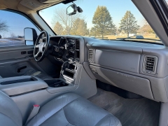 Used 2004  Chevrolet Silverado 1500 4WD Crew Cab Z71 at Rooster Auto Sales near Vinton&comma; IA