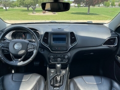 Used 2019 Jeep Cherokee 4d SUV 4WD Latitude Plus 3.2L at Rooster Auto Sales near Vinton, IA