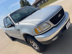 Used 2001 Ford F-150 4WD SuperCrew XLT at Rooster Auto Sales near Vinton, IA