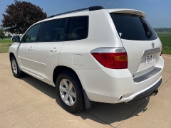 Used 2010 Toyota Highlander 4d SUV AWD SE at Rooster Auto Sales near Vinton, IA