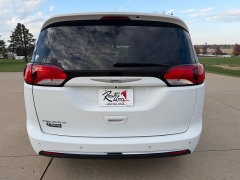 Used 2017  Chrysler Pacifica 4d Wagon Touring-L Plus at Rooster Auto Sales near Vinton&comma; IA