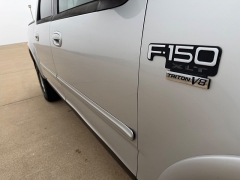 Used 2001  Ford F-150 4WD SuperCrew XLT at Rooster Auto Sales near Vinton&comma; IA