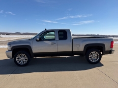 Used 2007  Chevrolet Silverado 1500 4WD Ext Cab LTZ at Rooster Auto Sales near Vinton&comma; IA