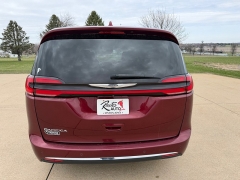 Used 2021  Chrysler Pacifica Touring L FWD at Rooster Auto Sales near Vinton&comma; IA