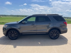 Used 2018 Ford Explorer 4d SUV 4WD XLT at Rooster Auto Sales near Vinton, IA