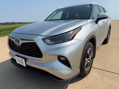 Used 2022  Toyota Highlander Hybrid XLE AWD at Rooster Auto Sales near Vinton&comma; IA