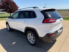Used 2015  Jeep Cherokee 4d SUV FWD Latitude V6 at Rooster Auto Sales near Vinton&comma; IA