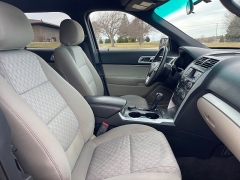 Used 2017  Ford Explorer 4d SUV 4WD XLT at Rooster Auto Sales near Vinton&comma; IA