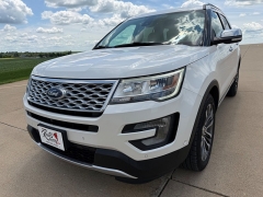 Used 2017  Ford Explorer 4d SUV 4WD Platinum at Rooster Auto Sales near Vinton&comma; IA