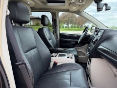 Used 2016  Chrysler Town & Country 4d Wagon Touring L at Rooster Auto Sales near Vinton&comma; IA