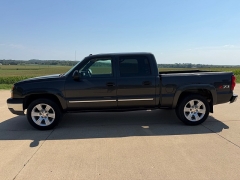 Used 2005  Chevrolet Silverado 1500 4WD Crew Cab LS at Rooster Auto Sales near Vinton&comma; IA