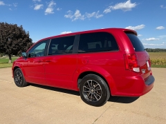 Used 2015  Dodge Grand Caravan 4d Wagon SE Plus at Rooster Auto Sales near Vinton&comma; IA