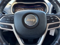 Used 2017  Jeep Cherokee 4d SUV 4WD Latitude V6 at Rooster Auto Sales near Vinton&comma; IA