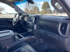 Used 2020  Chevrolet Silverado 1500 4WD Crew Cab LT Trail Boss at Rooster Auto Sales near Vinton&comma; IA