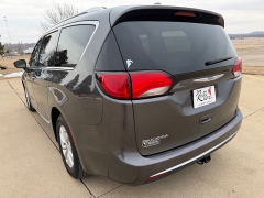 Used 2018  Chrysler Pacifica 4d Wagon Touring L Plus at Rooster Auto Sales near Vinton&comma; IA