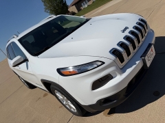 Used 2015  Jeep Cherokee 4d SUV FWD Latitude V6 at Rooster Auto Sales near Vinton&comma; IA