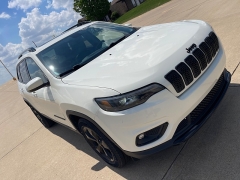 Used 2019 Jeep Cherokee 4d SUV 4WD Latitude Plus 3.2L at Rooster Auto Sales near Vinton, IA