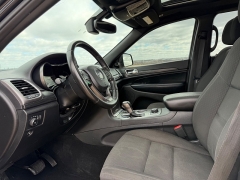 Used 2019  Jeep Grand Cherokee 4d SUV 4WD Laredo Upland at Rooster Auto Sales near Vinton&comma; IA