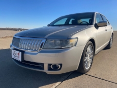 Used 2007  Lincoln MKZ 4d Sedan FWD at Rooster Auto Sales near Vinton&comma; IA