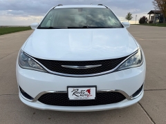 Used 2017  Chrysler Pacifica 4d Wagon Touring-L Plus at Rooster Auto Sales near Vinton&comma; IA