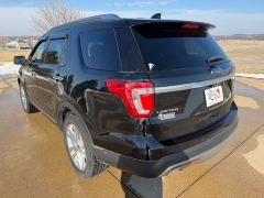 Used 2017  Ford Explorer 4d SUV 4WD Limited at Rooster Auto Sales near Vinton&comma; IA