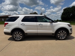Used 2017  Ford Explorer 4d SUV 4WD Platinum at Rooster Auto Sales near Vinton&comma; IA