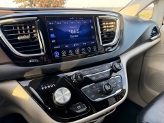 Used 2017  Chrysler Pacifica 4d Wagon Touring-L Plus at Rooster Auto Sales near Vinton&comma; IA
