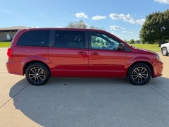Used 2015  Dodge Grand Caravan 4d Wagon SE Plus at Rooster Auto Sales near Vinton&comma; IA