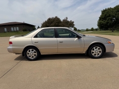 Used 2000  Toyota Camry 4d Sedan XLE at Rooster Auto Sales near Vinton&comma; IA