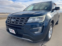 Used 2017  Ford Explorer 4d SUV 4WD XLT at Rooster Auto Sales near Vinton&comma; IA